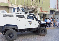 Nusaybin’de polis aracına bombalı saldırı