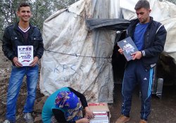 Tarlaya kurdukları 'KPSS çadırı'nda sınava hazırlanıyorlar