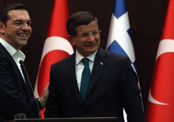 Çipras Ankara'yı eleştirdi, Davutoğlu yanıt verdi