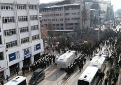 Van'daki yürüyüşe polis müdahalesi
