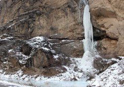 Erzurum'da buzdan şelaleler oluştu