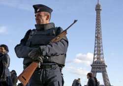 Fransa 'ev hapsi' uygulamasını onayladı