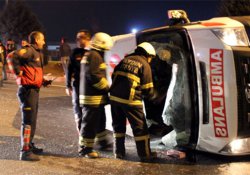Ambulans takla attı: 5 yaralı