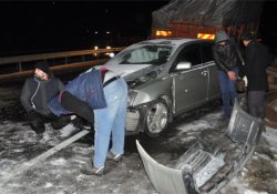 Buzlanma kazaya neden oldu: 11 yaralı