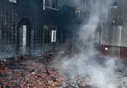 Elektrik kontağı 50 yıllık camiyi yaktı
