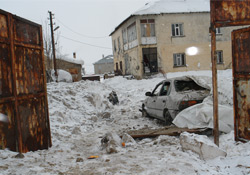 Yüksekova'da zırhlı aracın geçişi esnasında patlama