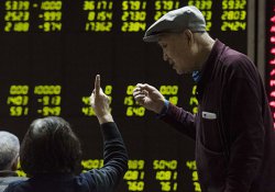 Çin borsaları büyük düşüş sonrası yarım saatte kapatıldı