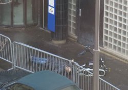 Paris'te polis merkezine saldırı