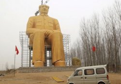 Dev Mao heykeli yıkıldı!