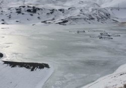 Zernek Barajı buz tuttu