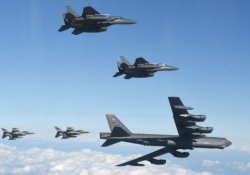 ABD'den Kuzey Kore'ye 'nükleer' kapasiteli uçakla gözdağı