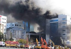 Maltepe’de yangın: İşçiler mahsur kaldı