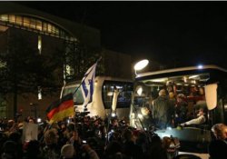 Merkel'e bir otobüs dolusu mülteci gönderildi
