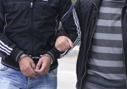 Hakkari'de 2 kardeş gözaltına alındı