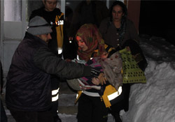 Yüksekova'da kolu kırılan çocuk için 4 saatlik operasyon