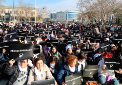 Kadıköy'de toplanan kadınlar barışı haykırdı