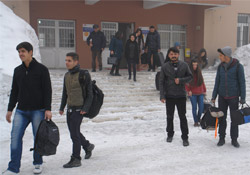 Yüksekova ve Şemdinli'de başarılı öğrenciler tatile gönderildi