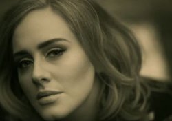 Adele zirveyi bırakmıyor!