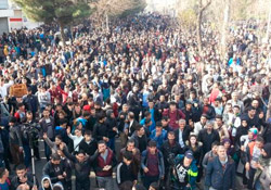 Binler Sur'a ses vermek için toplandı