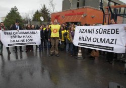 Akademisyenler ÖYP'deki değişikliği protesto etti