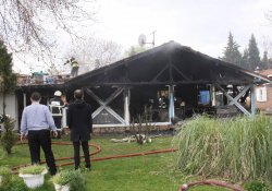 Elektrik Kontağından Çıkan Yangın İki Restoranı Kül Etti