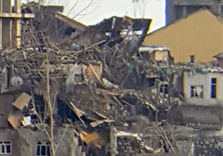 İşte Yüksekova'da top atışlarının hasar verdiği evler