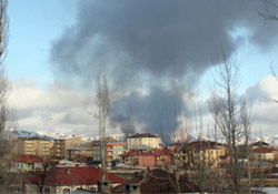 Yüksekova'da bina çöktü, 3 asker yaralandı