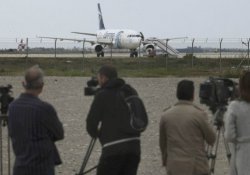 Mısır uçağını kaçıran korsanın 'canlı bomba yeleği' sahte çıktı