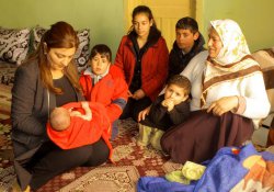 Belediye ve HDP'den, Yüksekovalı ailelere ziyaret