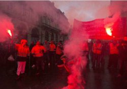 Fransa'da 35 saat protestoları