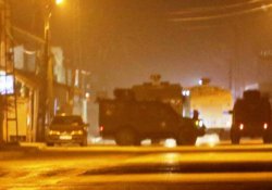 Van'da üç ayrı noktada zırhlı polis araçlarına saldırı