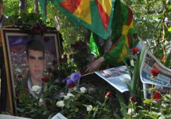 Gazeteci Alataş mezarı başında anıldı