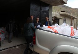 Şemdinli Belediyesinden Yüksekovalı ailelere yardım