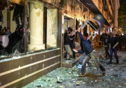 Makedonya'da telekulak krizi: Cumhurbaşkanı'nın ofisi yağmalandı
