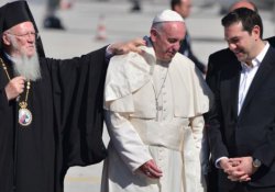 Papa, mültecilere destek için Midilli'de