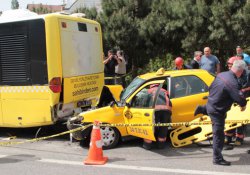 Beykoz'da taksi yolcu otobüsüne çarptı: 1 ölü