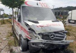 Hasta taşıyan ambulans otomobille çarpıştı: 1 ölü