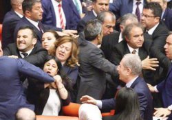 HDP’li vekiller Meclis’te darp edildi