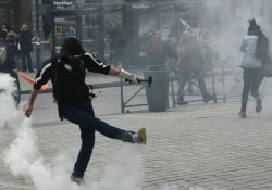 Fransa'da 24 polis yaralandı