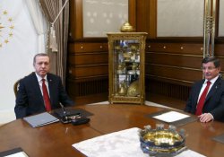Financial Times: Davutoğlu'nun görevi vize anlaşması yüzünden tehlikede