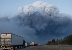 Kanada'da yangın: Bir kentin yüzde 20'si yandı