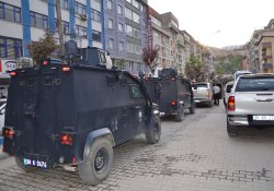 Hakkari'de ev baskınları: 7 kişi gözaltına alındı