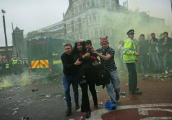 West Ham, Manchester United otobüsüne saldıranları ömür boyu men edecek