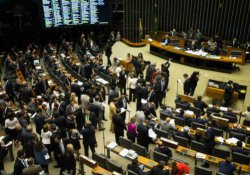 Brezilya Senatosu'nda Rousseff'le ilgili kritik oylama