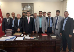 YÜTSO Başkanı Özdemir muhtarlarla birlikte Yüksekova Kaymakamıyla görüştü