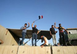Irak'ta Sadr yanlısı eylemciler Yeşil Bölgeyi bastı