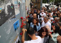 Diyarbakır'da 5 Haziran saldırısında yitirilenler anıldı