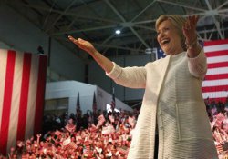Clinton: Kadınlar için tarihi bir an