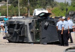 Adana’da zırhlı araç devrildi: 3 polis ağır yaralı