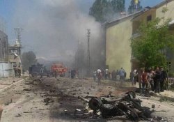 Ovacık'ta adliye lojmanlarına bombalı araçla saldırı: 9 kişi yaralandı